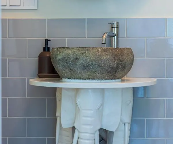 Vytauto 105, By Cohost * 팔랑가